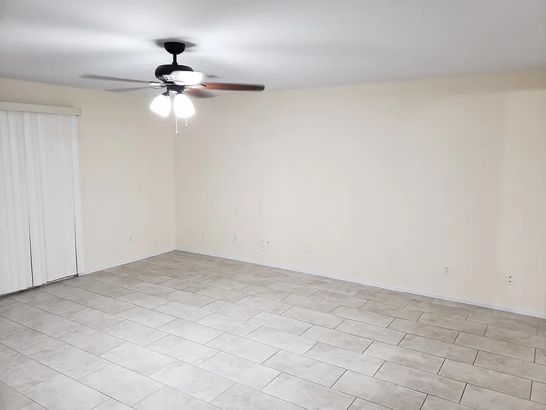 1503 S 228th Ct — Photo 2