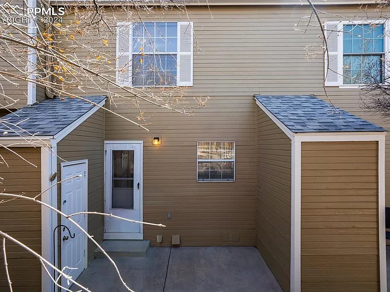 1920 Giltshire Dr — Photo 10