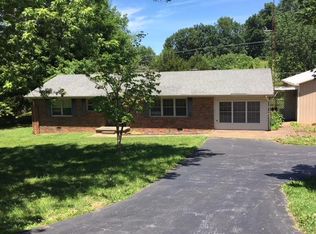 1030 Sanderson Dr, Hopkinsville, KY 42240