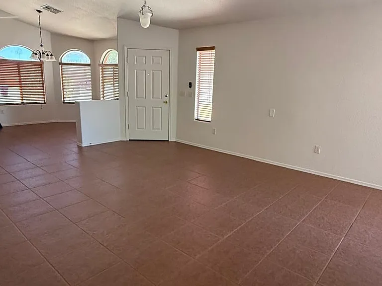 2428 E Calle Lena Verde — Photo 7