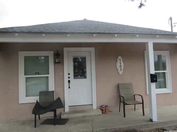 1102 saint marys, Beeville, TX 78102