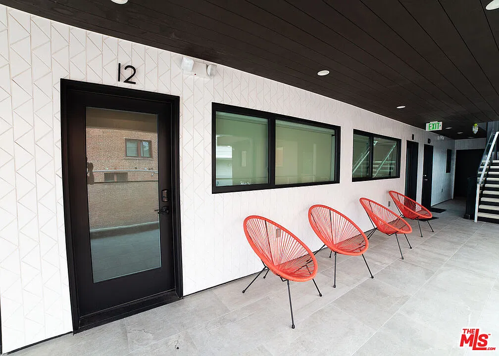 Studio, 1.0 bath, 500 sqft, $3,750 — Photo 2