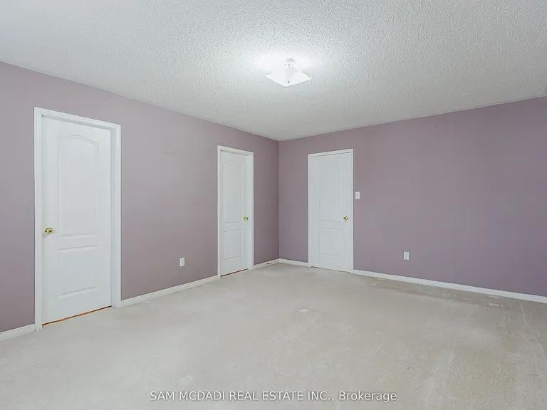 1260 Lamont Cres — Photo 13