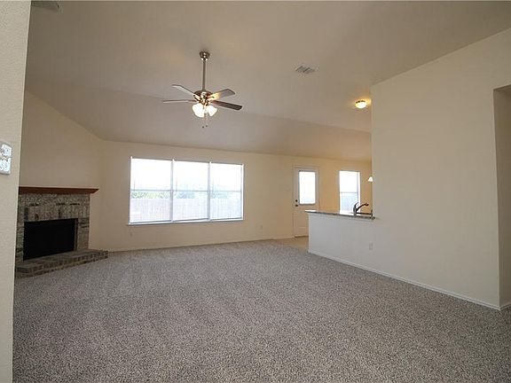 4th image of 1004 Silver Streak Dr