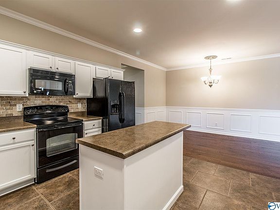 4th image of 15 Atherton Cir SW