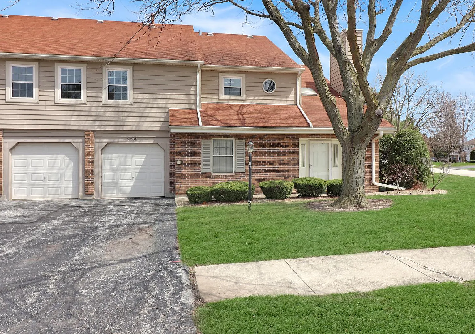 9236 Whitehall Ln — Photo 2