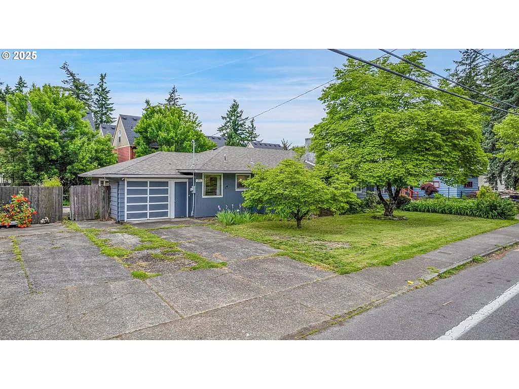 12631 SE Market St photo 1