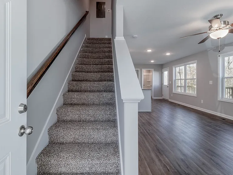 161 Hadley Dr — Photo 5
