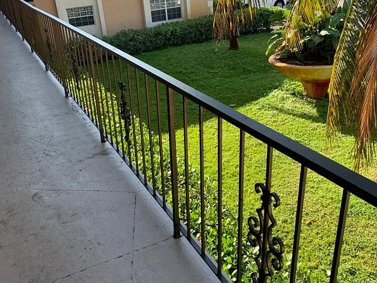 978 SW 10th Dr — Photo 16