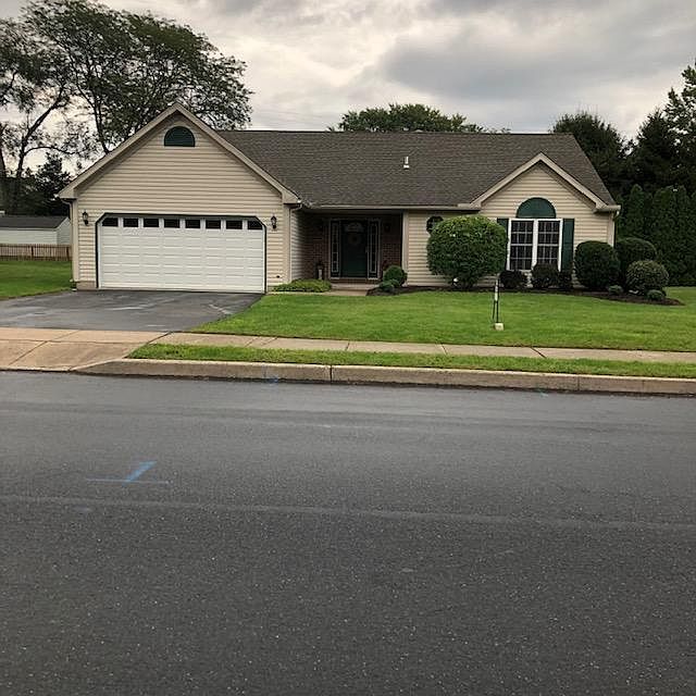 2nd image of 4585 Prestwick Dr