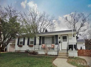 1512 Tennell Rd, Pekin, IL 61554