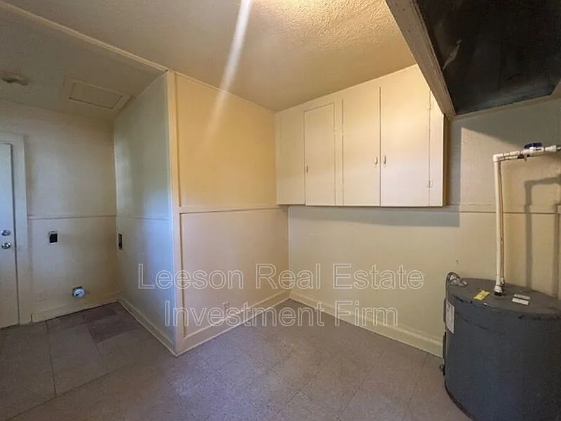2 bed, 1.0 bath, 928 sqft, $700 — Photo 2
