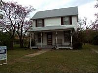1st image of 909 S 2nd St