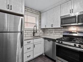 7512 Cromwell