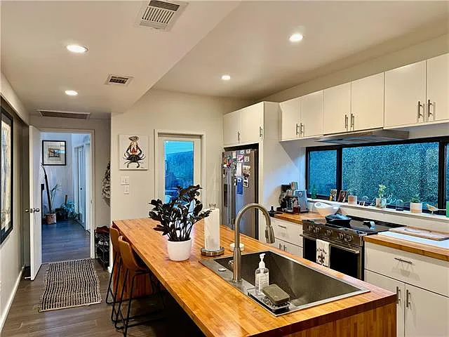 2849 Danneel St — Photo 8