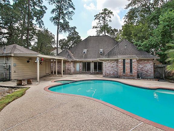 3rd image of 15714 Winding Moss Dr