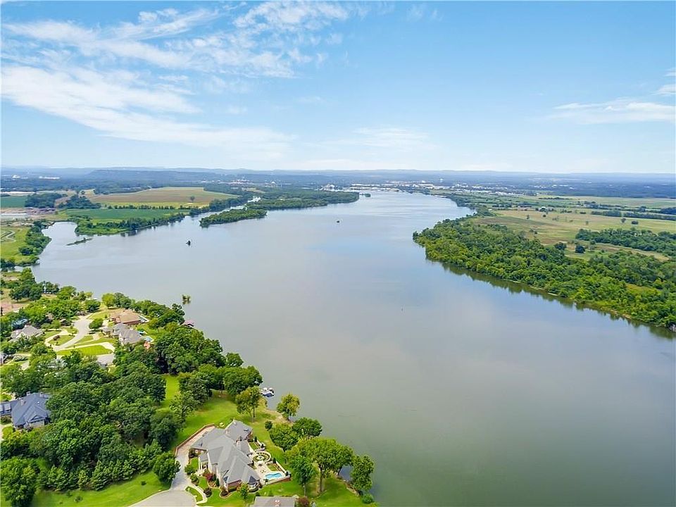 2nd image of 7 Riverlyn Ter