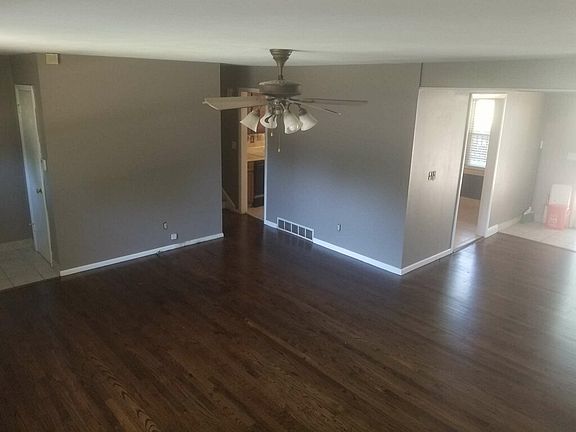  17Ft X 23.5Ft Hardwood area