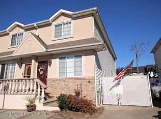 107 Salamander Ct, Staten Island, NY 10309