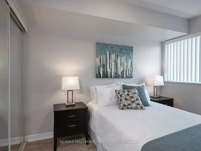 570 Bay St #706 — Photo 5
