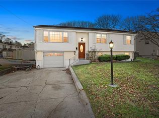 4 Flanders St, Johnston, RI 02919