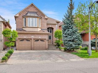 2252 Foxfield Rd, Oakville, ON L6M 4C5