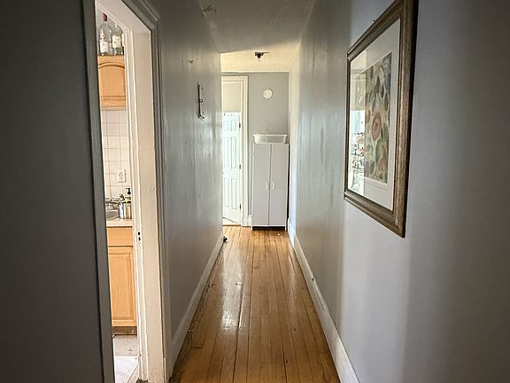 3rd image of 18 Glenville Ave APT 2