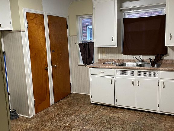 3rd image of 4138 W 140th St #3