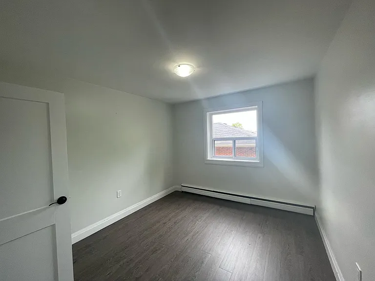 337 E 42nd St — Photo 24