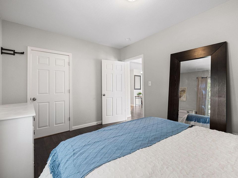 1st image of 107 E 35th St #1