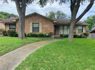 2341 Pinebluff Dr, Dallas, TX 75228