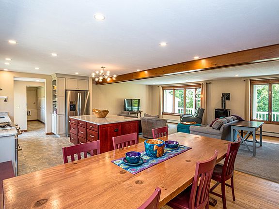5th image of 373 Green Hill Road