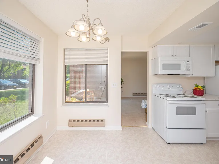 15310 Beaverbrook Ct #89-1B — Photo 5