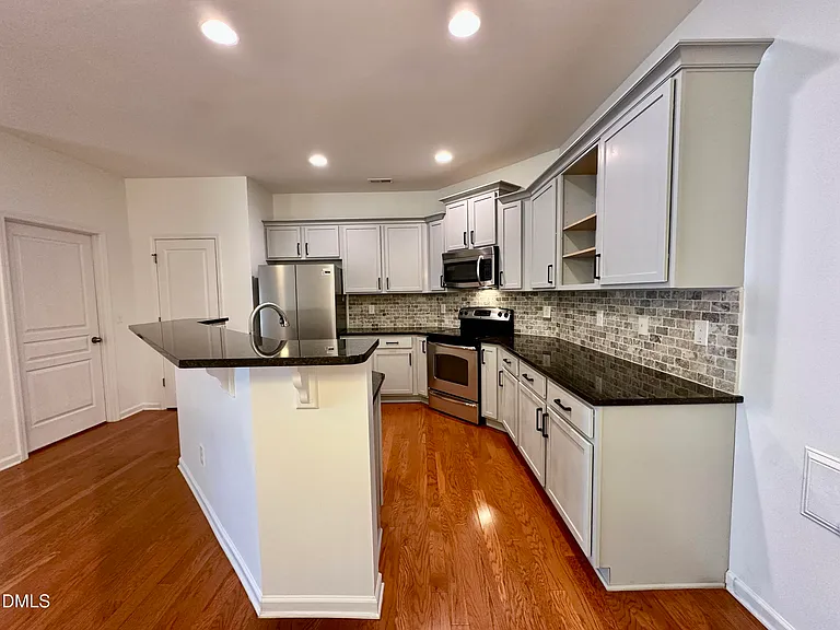 513 Dragby Ln — Photo 4