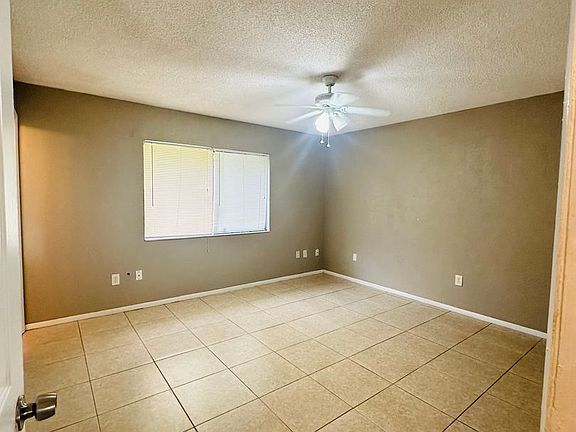 4th image of 421 S Hawthorn Cir