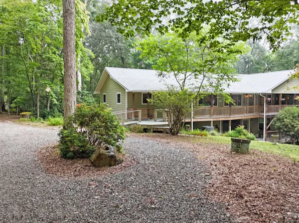 421 Rivercane Rd, Brasstown, NC 28902