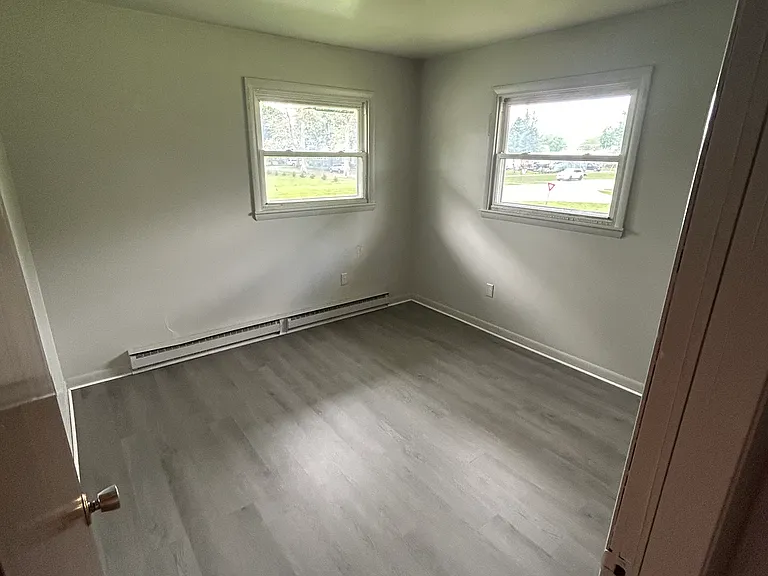100 E Market St #5 — Photo 3