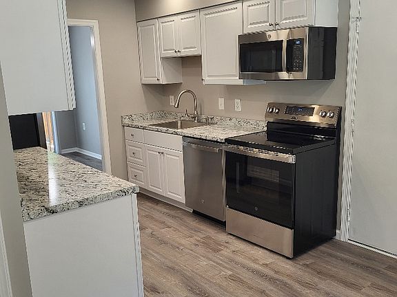 4th image of 3154 Ironhorse Dr
