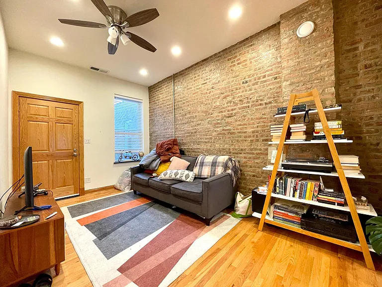 2336 W Augusta Blvd #3R — Photo 8