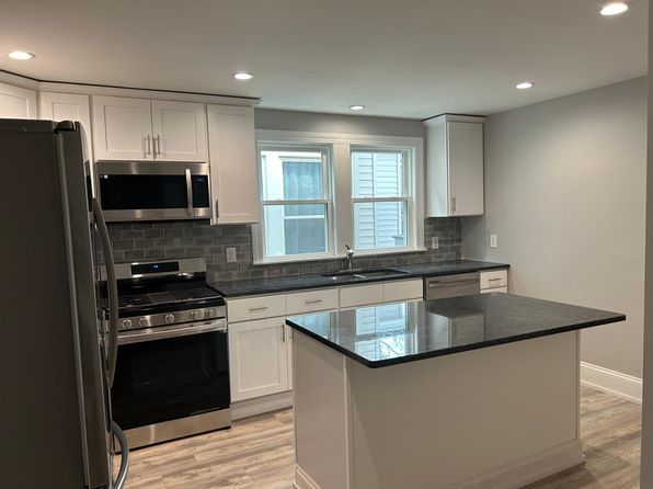134 Oxford Ave #1
