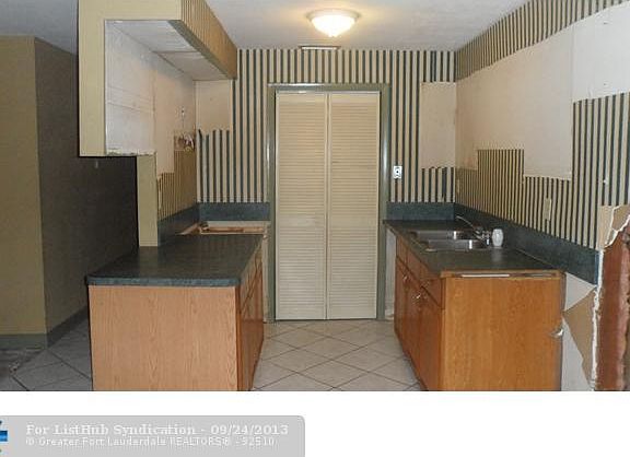 3rd image of 842 SW 13th St