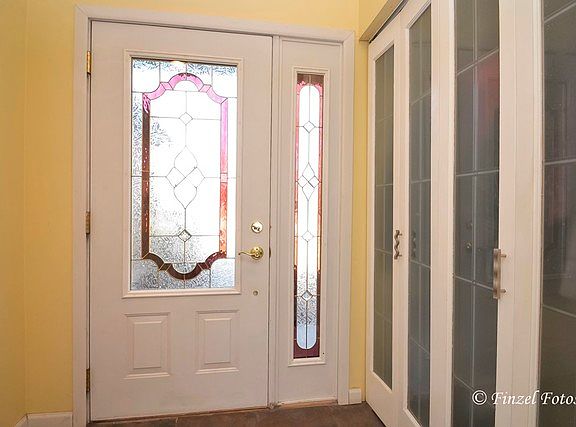 3rd image of 575 Parkside Ct
