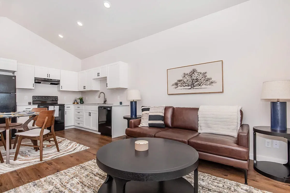 3 bed, 1200 sqft, $2,845 — Photo 2