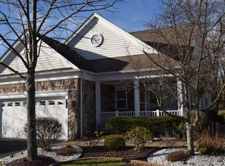 136 Stone Manor Dr #136, Somerset, NJ 08873