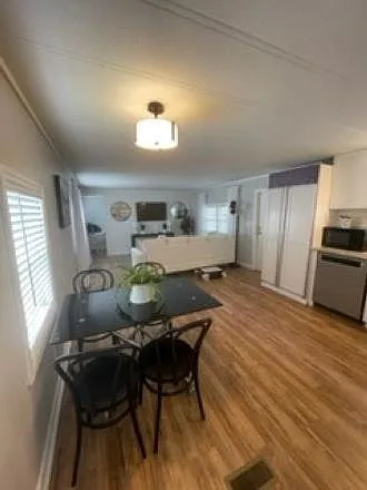 2 bed, 1.5 bath, 700 sqft, $2,200 — Photo 3