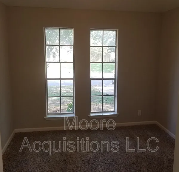1833 Skyline Dr — Photo 10