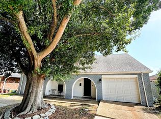 545 W Marlin Ct, Gretna, LA 70056