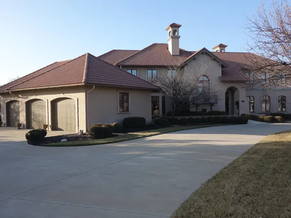 205 N Running Ridge Rd, Lawrence, KS 66049