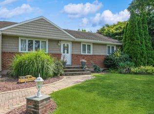 4 Magenta Ln, East Northport, NY 11731
