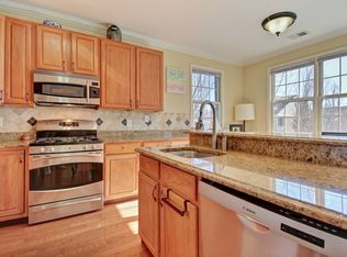 333 Oswego Ct, West New York, NJ 07093